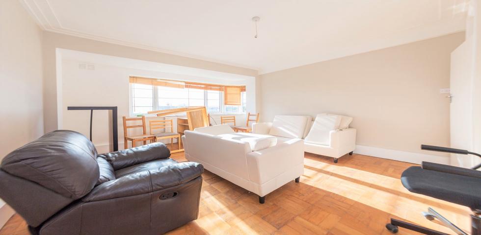 			RECENTLY REDECORATED , 3 Bedroom, 1 bath, 1 reception Flat			 Oman Avenue, WILLESDEN GREEN